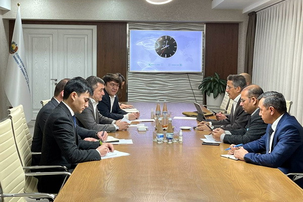 Minister of Energy hold talks with the head of ACWA Power