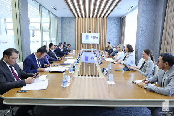Uzbek DPM holds talks with World Bank Vice President