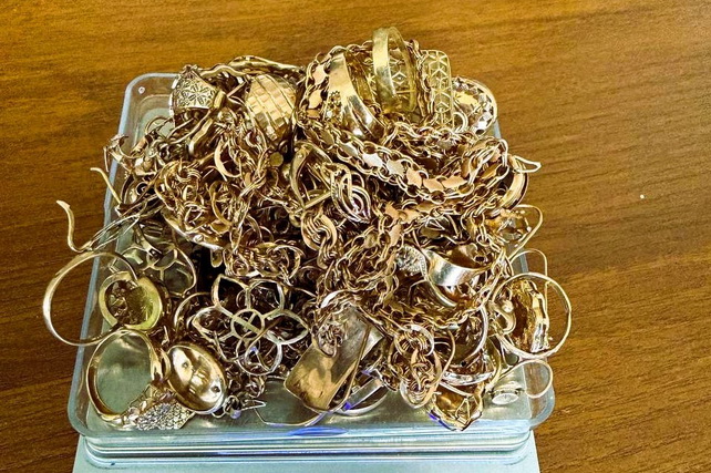 Uzbek customs intercepts jewelry smuggling attempts at borders