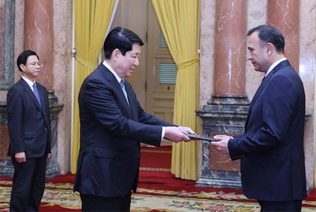Uzbekistan’s Ambassador Presents Credentials to the President of Viet Nam