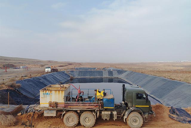 На месторождении «M-25» в Сурхандарье произошёл выброс нефте-содержащей жидкости, ситуация локализована