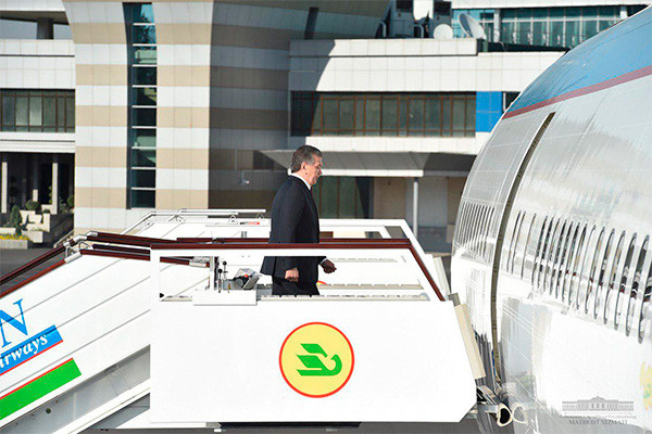 Президент Узбекистана отбыл в Катар