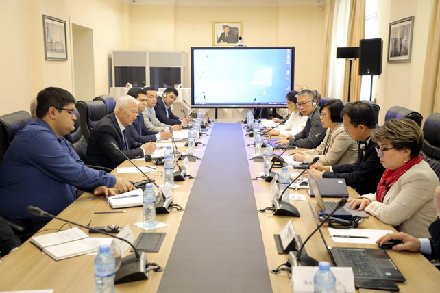 ADB and Uzbekistan discuss development of CAREC 2030 Transport Strategy