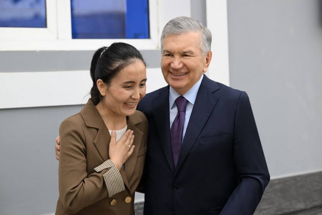 Шавкат Мирзиёев посетил центр дневного ухода «Фирдавс» в Наманганской области