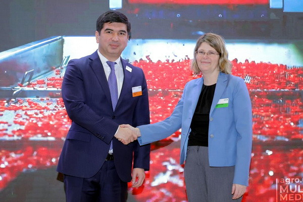 Aziz Voitov holds a meeting with the Deputy Minister of Agriculture and Agri-Food of Canada