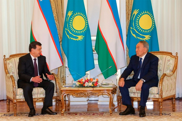 Президенты Узбекистана и Казахстана провели переговоры в Астане