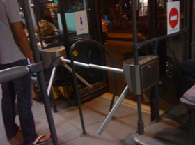 В Ташкенте проводят испытания автоматизированной системы оплаты проезда