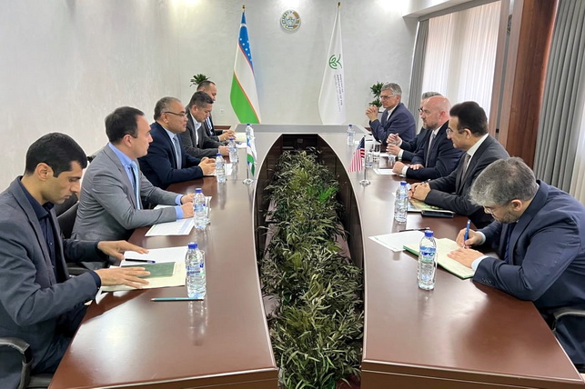 Узбекистан и John Deere обсудили расширение аграрного сотрудничества