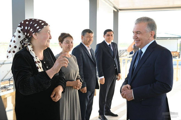 President meets with Khorezm farmers