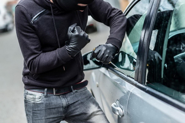 В городе Термезе задержан человек, угнавший автомобиль