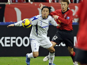 Gamba rally to gun down champions