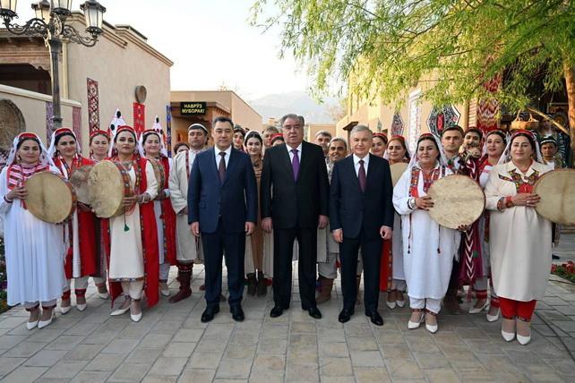 Leaders of Uzbekistan, Tajikistan, and Kyrgyzstan visit Khujand Fortress