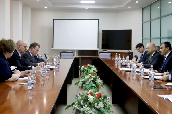 Uzbekistan, US discuss attraction of foreign investments