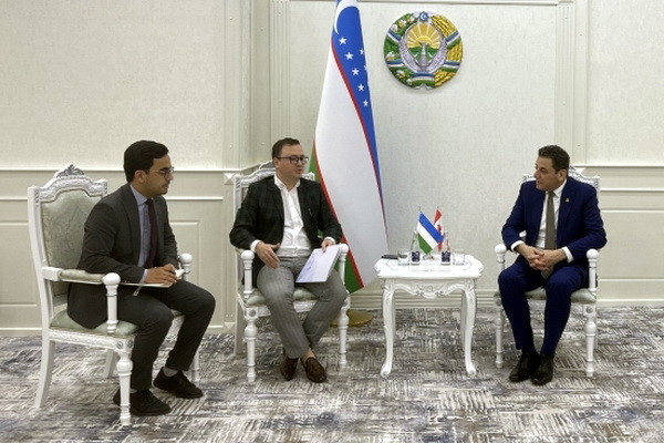 A meeting was held at the Chamber of Commerce and Industry with the Director of the Friendship Society "Uzbekistan-Canada"