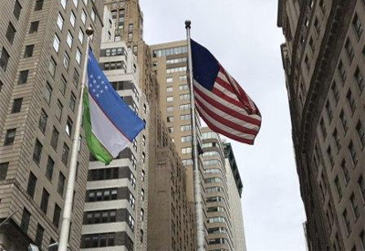 Государственный флаг Узбекистана поднят в финансовом центре США