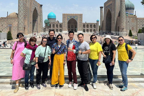Leading travel companies and media representatives from Singapore in Uzbekistan