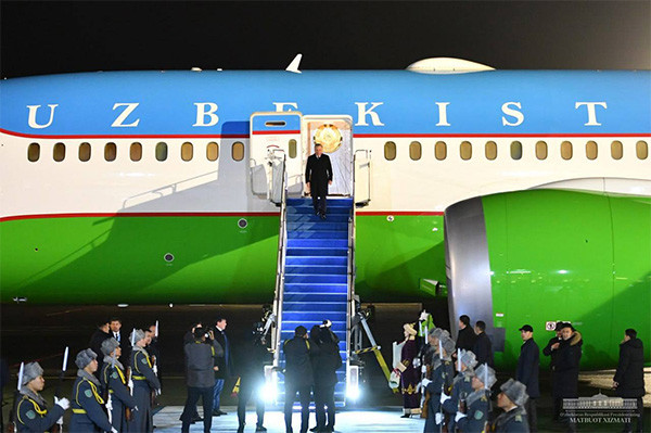 Президент Узбекистана прибыл в Астану