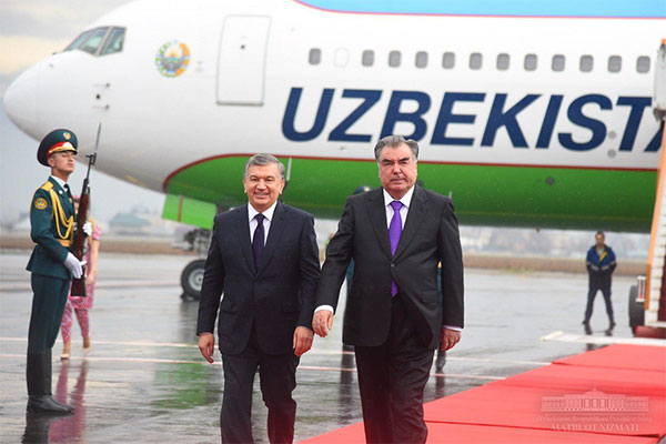 Президента Узбекистана прибыл в Таджикистан