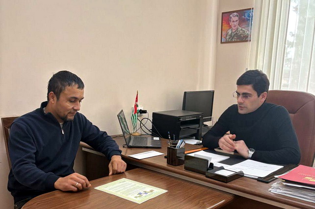 Uzbekistan Citizen Honored in Gagra for Rescuing Veteran from Burning Apartment