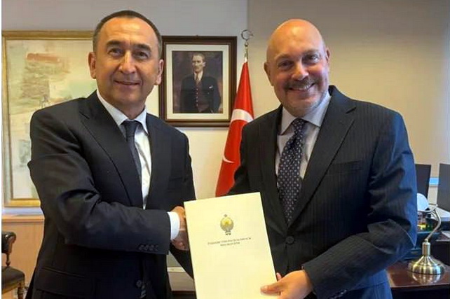 O'zbekistonning Turkiyaga yangi tayinlangan elchisi Anqaraga yetib keldi