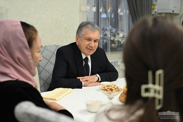 Президент посетил семейный детский дом и провел совещание с активом столицы