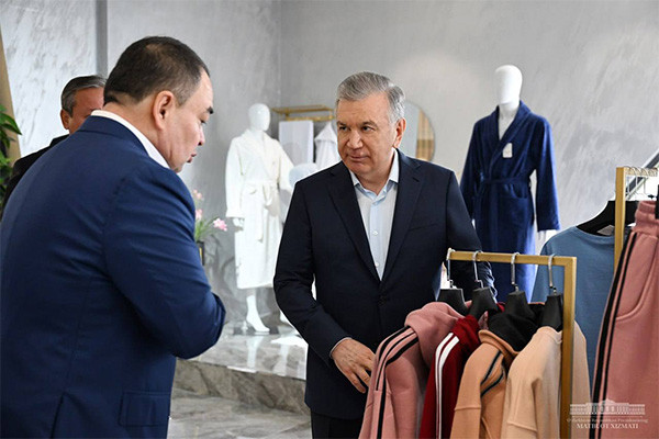 Uzbek Presidents pays visit to Asaka Textiles