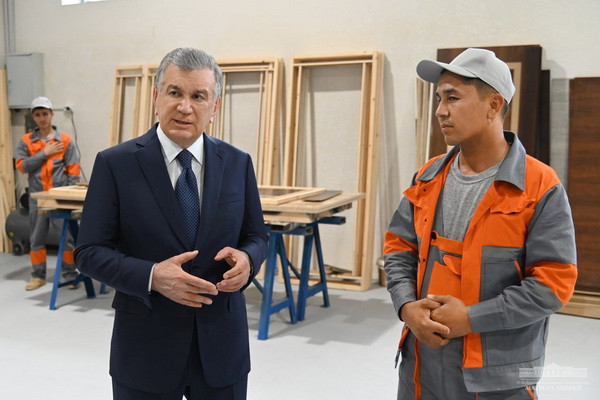 Shavkat Mirziyoyev visits a furniture company
