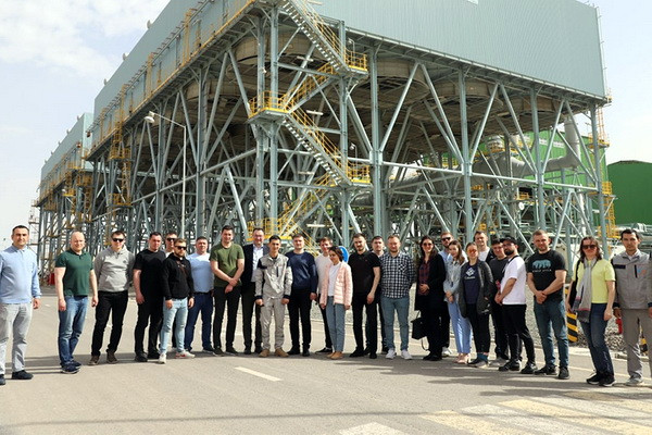Representatives of the Moscow Institute of Oil and Gas Business get acquainted with the activities of the Uzbekistan GTL plant