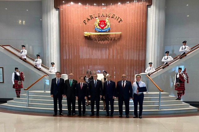 Uzbek Parliamentary Delegation Visits Singapore