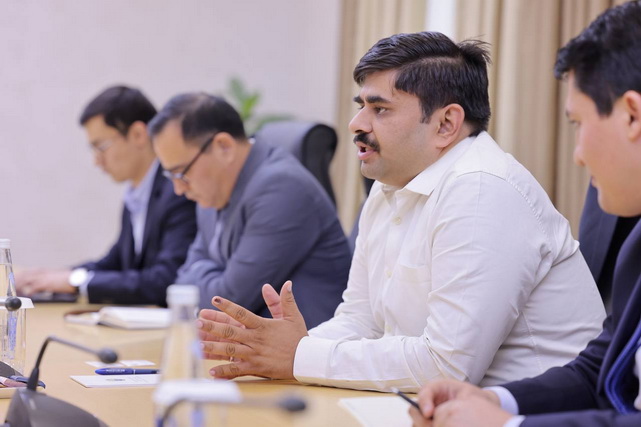 Laziz Kudratov   meets with Managing Partner of Synergy Consulting