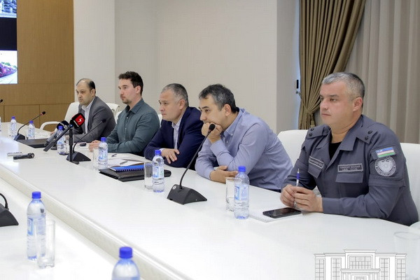 Typical techniques for improving road safety are discussed