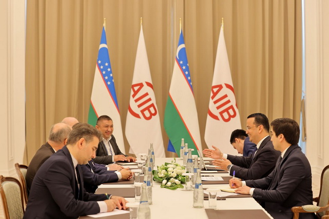 Laziz Kudratov meets Iranian Minister of Economy and Finance
