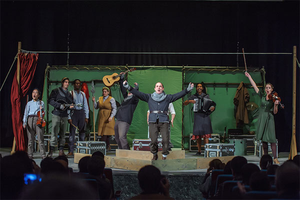 Legendary theatre Globe presents Hamlet in Tashkent