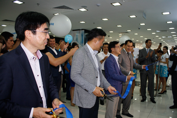 Samsung opens brand shop in Tashkent