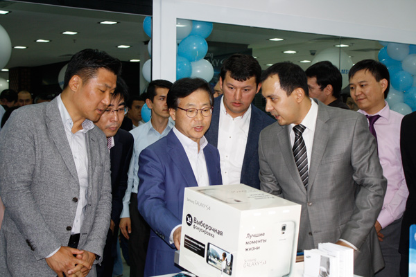 Samsung opens brand shop in Tashkent