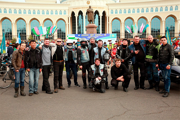 Cycling marathon on route Tashkent-Shymkent starts