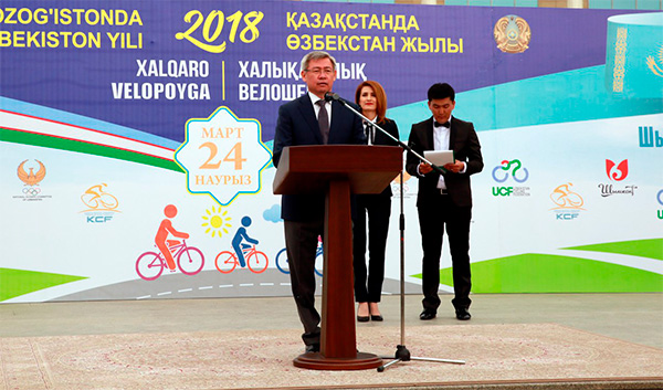 Cycling marathon on route Tashkent-Shymkent starts